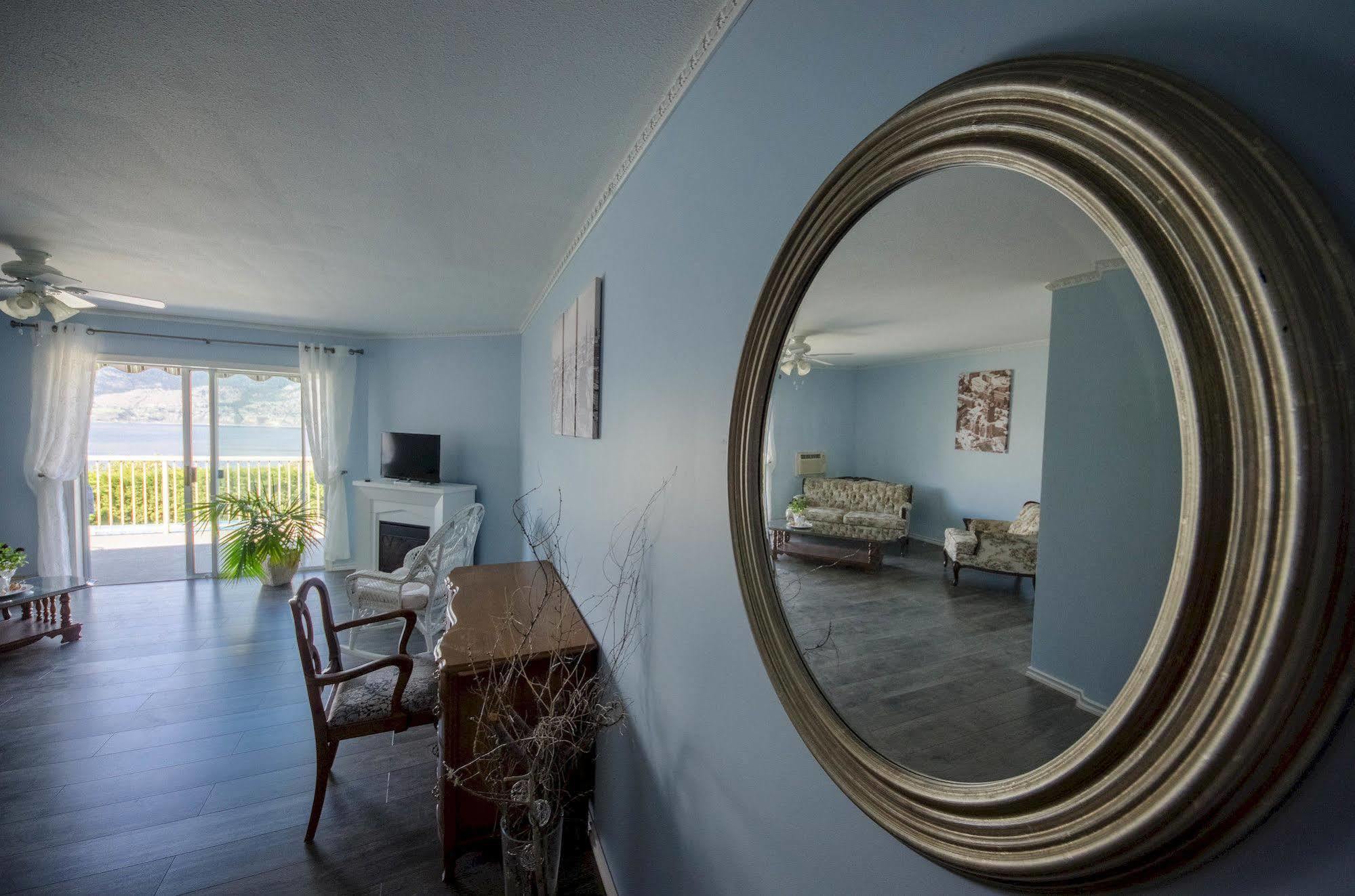 Ok Whistle Stop Bed & Breakfast Пентиктон Экстерьер фото