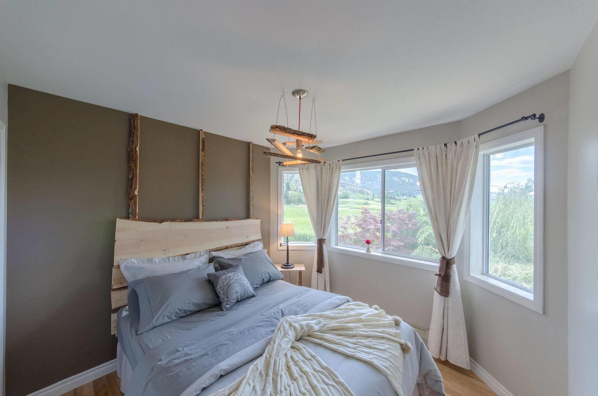 Ok Whistle Stop Bed & Breakfast Пентиктон Экстерьер фото
