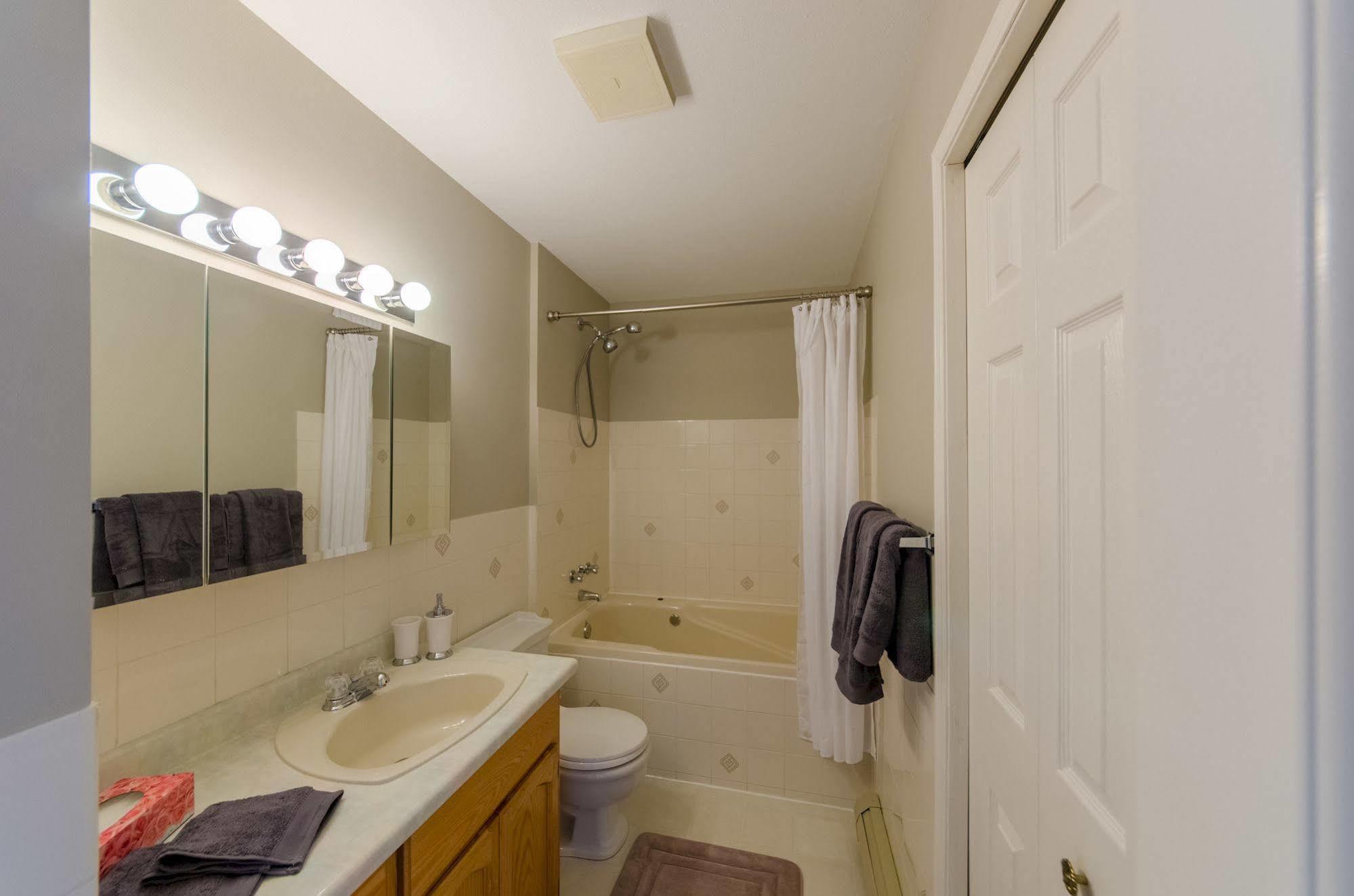 Ok Whistle Stop Bed & Breakfast Пентиктон Экстерьер фото
