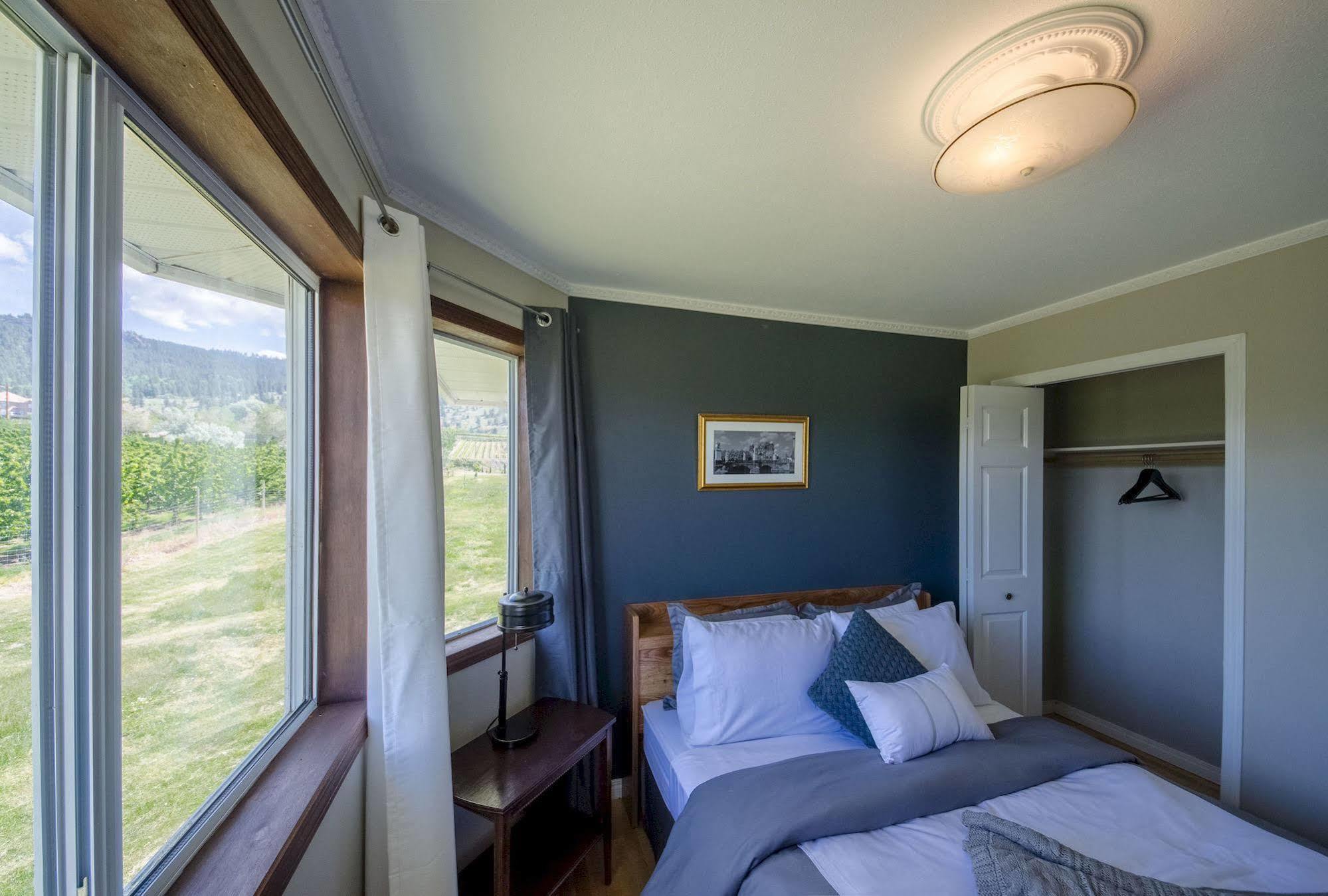 Ok Whistle Stop Bed & Breakfast Пентиктон Экстерьер фото